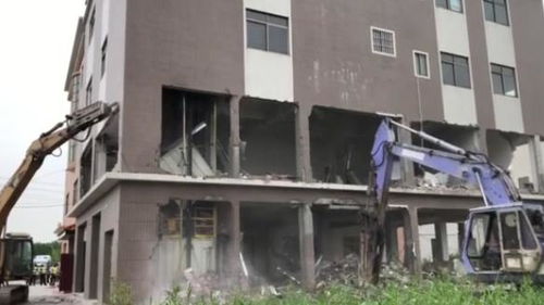 動真格出實招 東鳳鎮依法拆除一大型“兩違”建筑， 違建“毒瘤”被連根拔起！